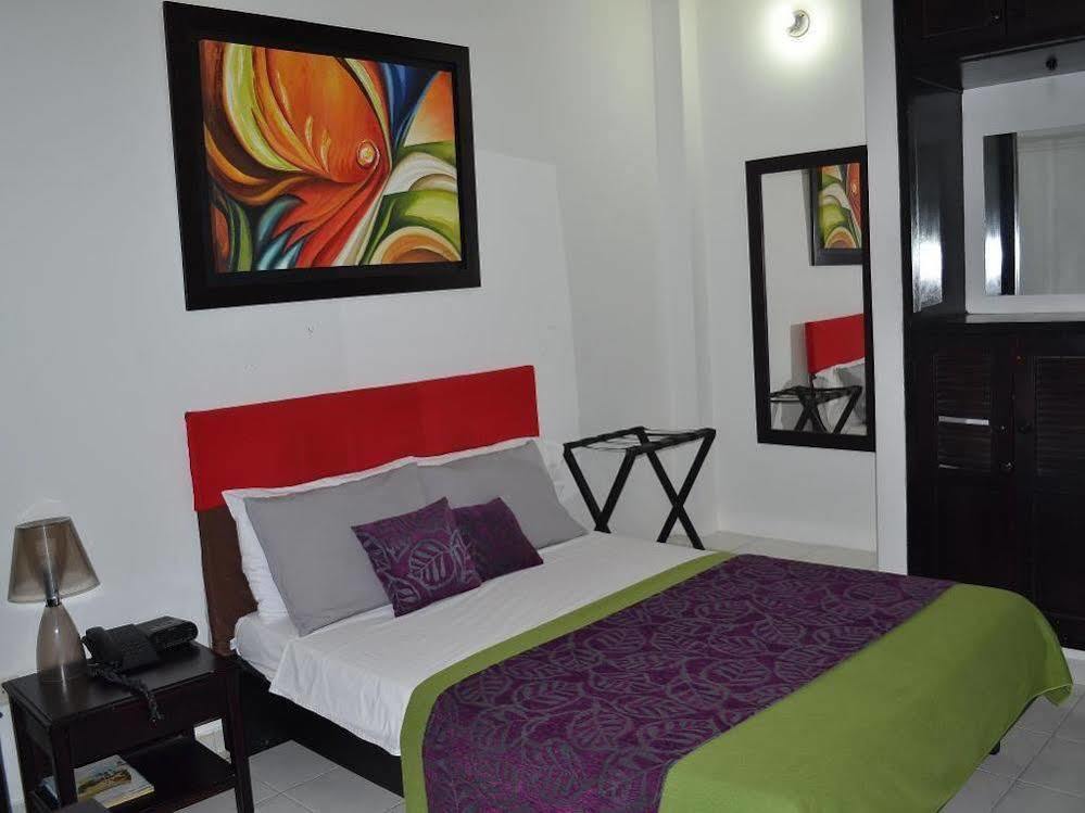 Ayenda Casa Real Hotel มอนเตริอา ภายนอก รูปภาพ
